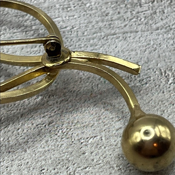 Chic Gold Infinity Brooch Mid Century Modern Abstract Design - Picture 8 of 11